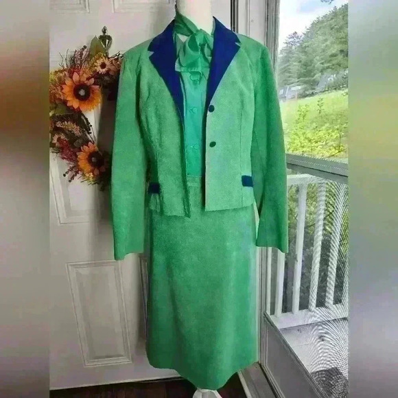 Vintage Posh Ultra Suede green skirt suit medium - Picture 1 of 5